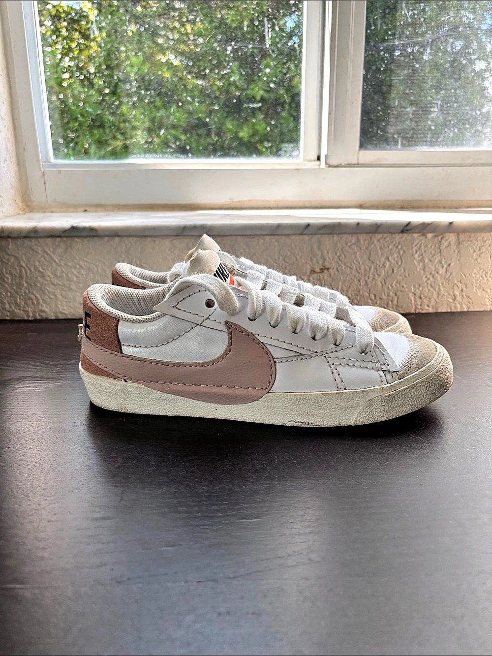 Nike Blazer Mid '77 Women's Sneakers in White & Pink